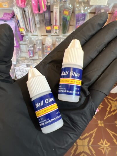 cf0a4d2d-414e-4751-a381-dc9e64d2efd4-5400-000006f3e4f3a1d3_file Pegamento Nail glue en gotas