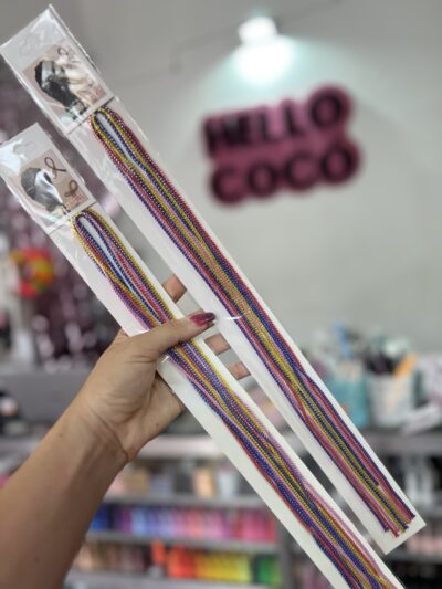 Extenciones de colores con hilo plateado