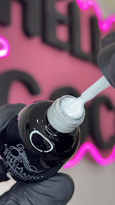 Esmalte Blanco de Angela Bresciano