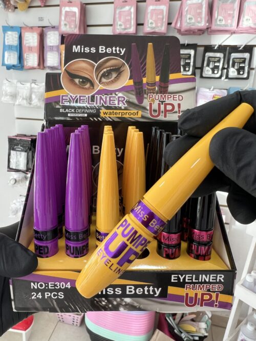 Delineador de ojos negro liquido