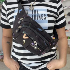 Riñonera negra con dibujos