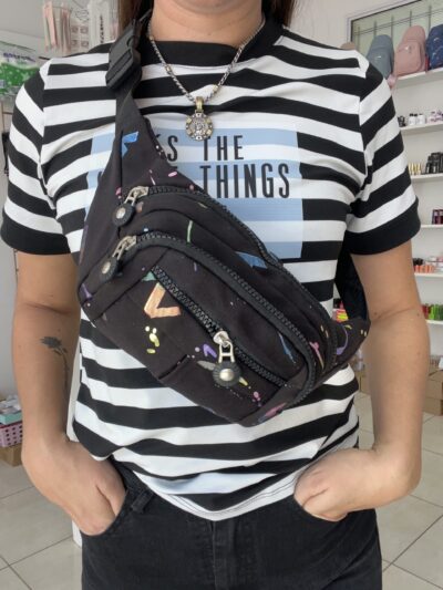 Riñonera negra con dibujos