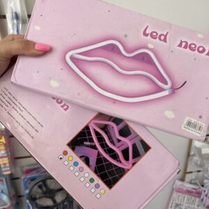 8f0c0706-2a55-4524-a3cd-d112bc38e806-55319-00000a24bb69f063_file Luz Beso Neón