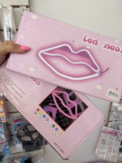 8f0c0706-2a55-4524-a3cd-d112bc38e806-55319-00000a24bb69f063_file Luz Beso Neón