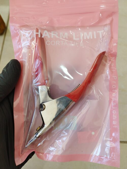 2025/01/JPEG_20250115_115025_2176668493993142935-scaled.jpg Corta cutículas Charm Limit