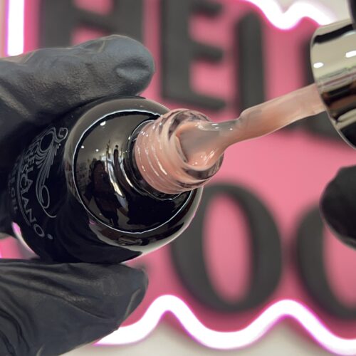 Base coat Cover pink, Angela Bresciano.