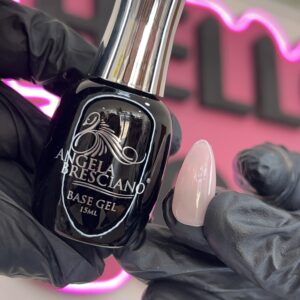 Base coat Cover pink, Angela Bresciano.